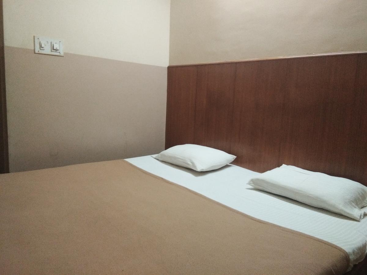 Veekay Tourist Home Bangalore Exterior photo
